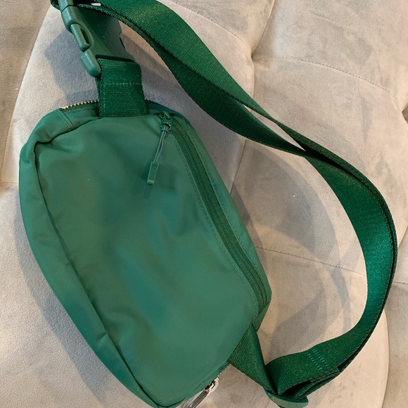 Lululemon Everywhere Belt Bag Everglade Green OG Original - Picture 11 of 11